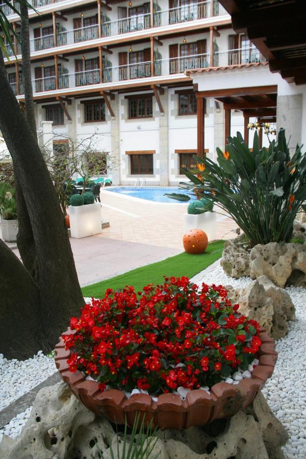 Hotel La Carolina Лорет де Мар Екстериор снимка