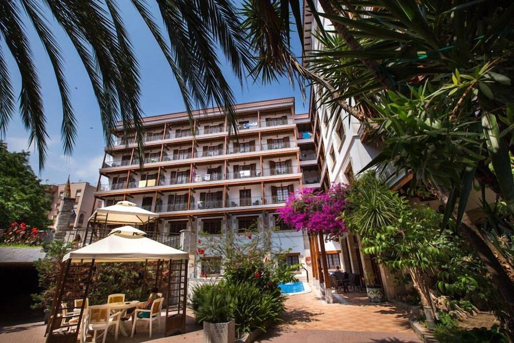 Hotel La Carolina Лорет де Мар Екстериор снимка