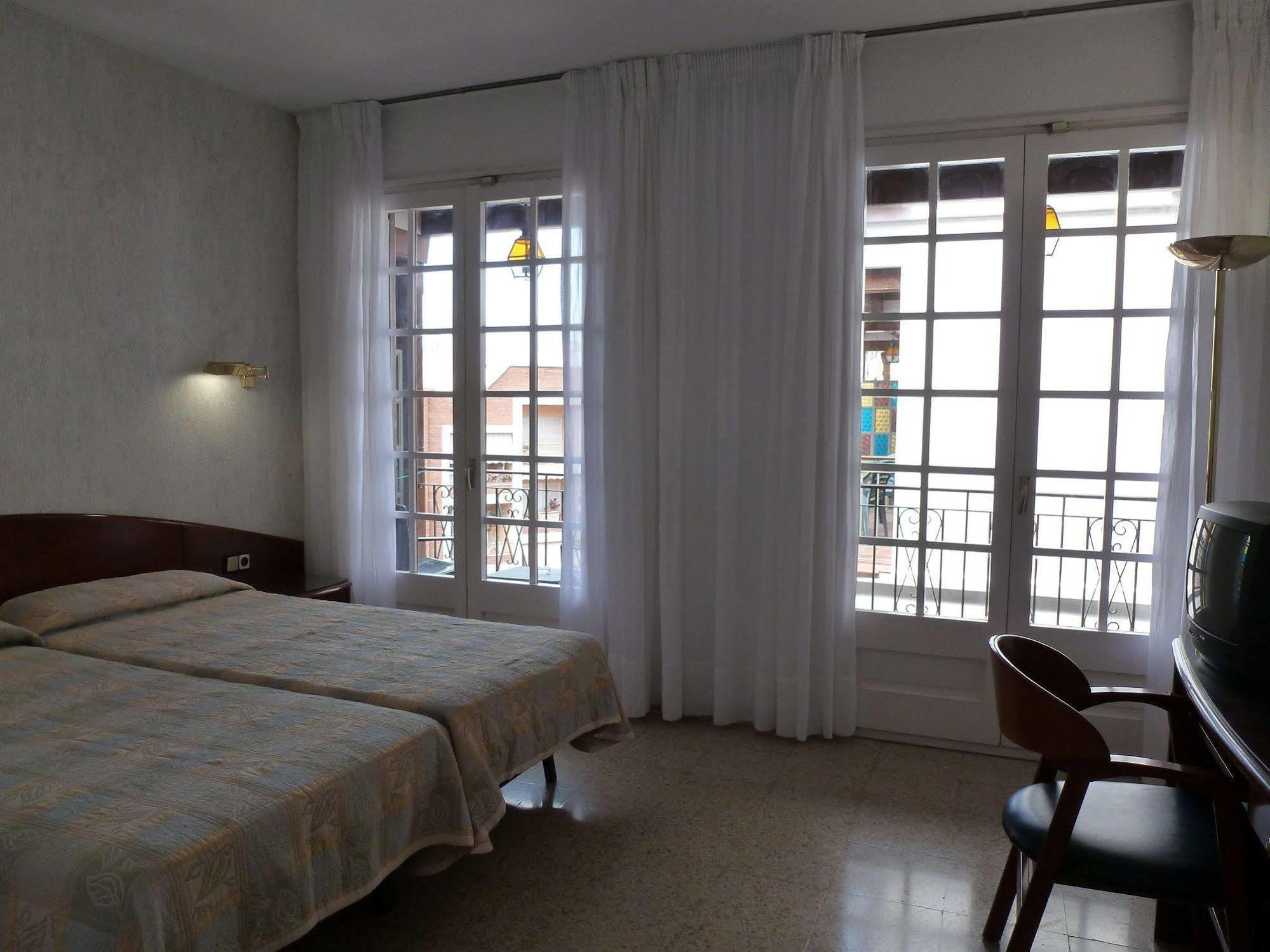 Hotel La Carolina Лорет де Мар Екстериор снимка