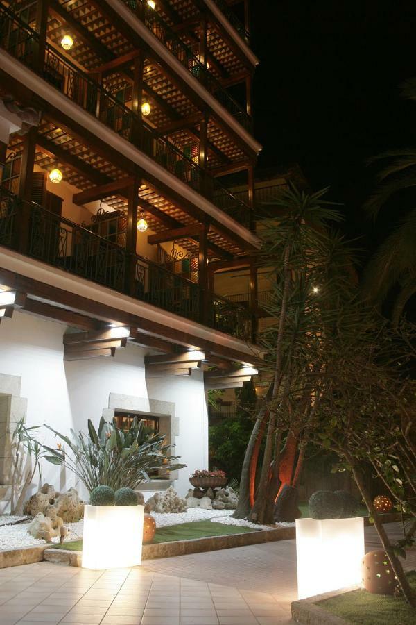 Hotel La Carolina Лорет де Мар Екстериор снимка